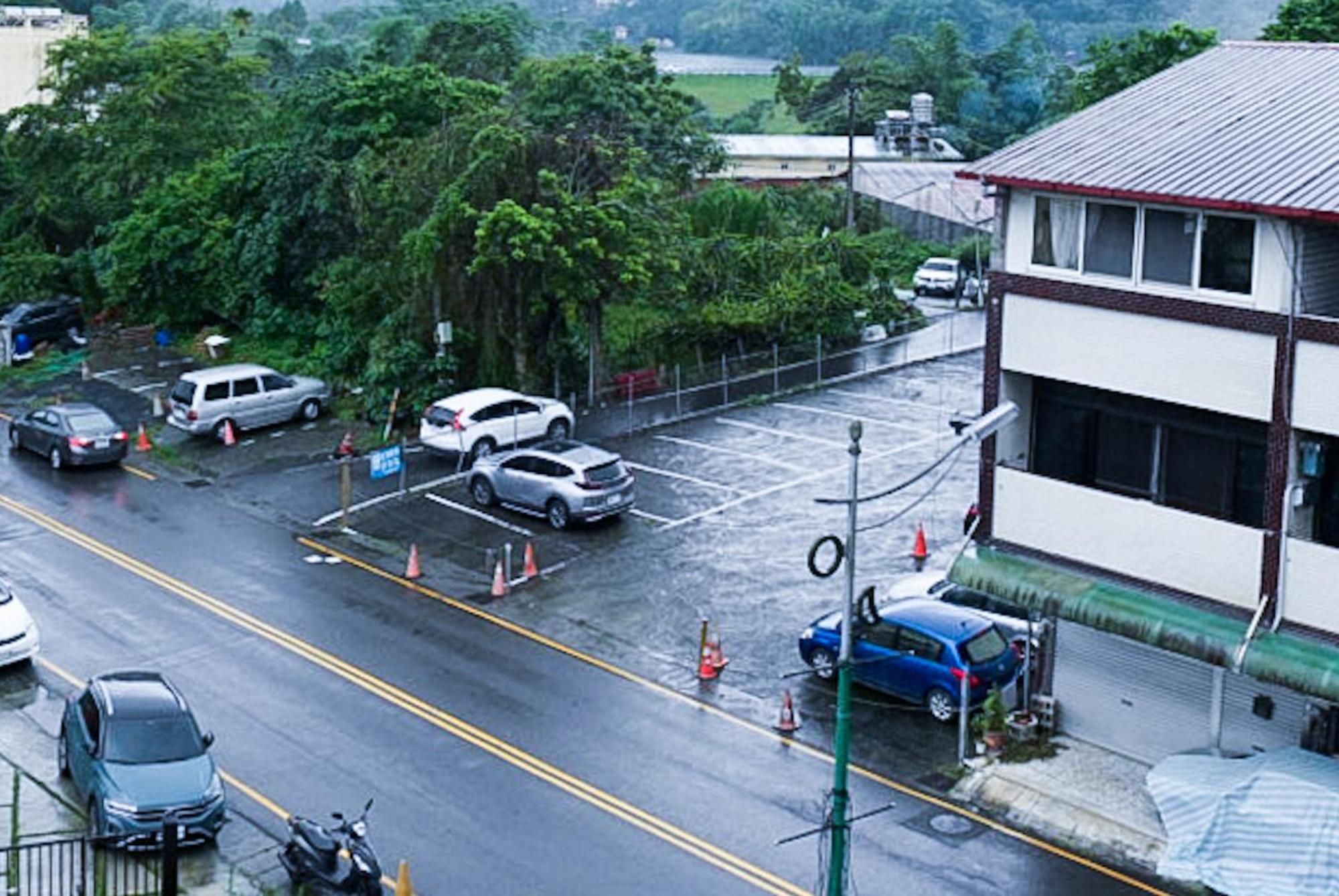 Zhaohong Homestay Юйчи Экстерьер фото