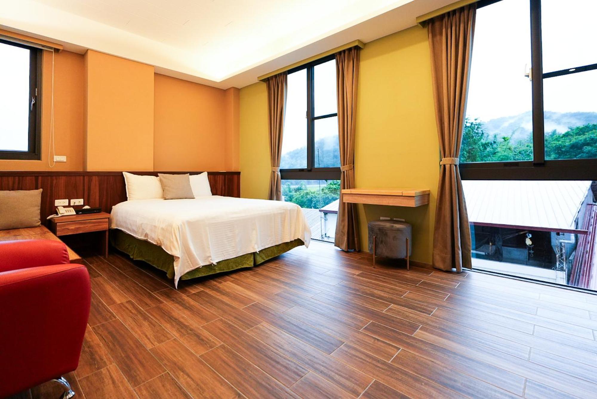 Zhaohong Homestay Юйчи Экстерьер фото