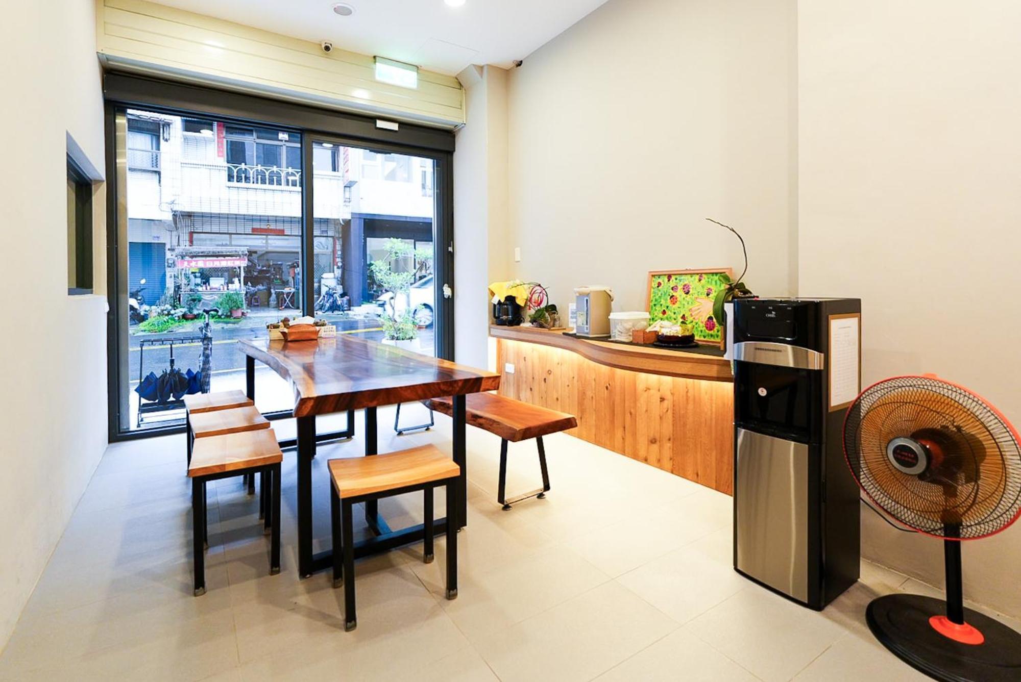 Zhaohong Homestay Юйчи Экстерьер фото