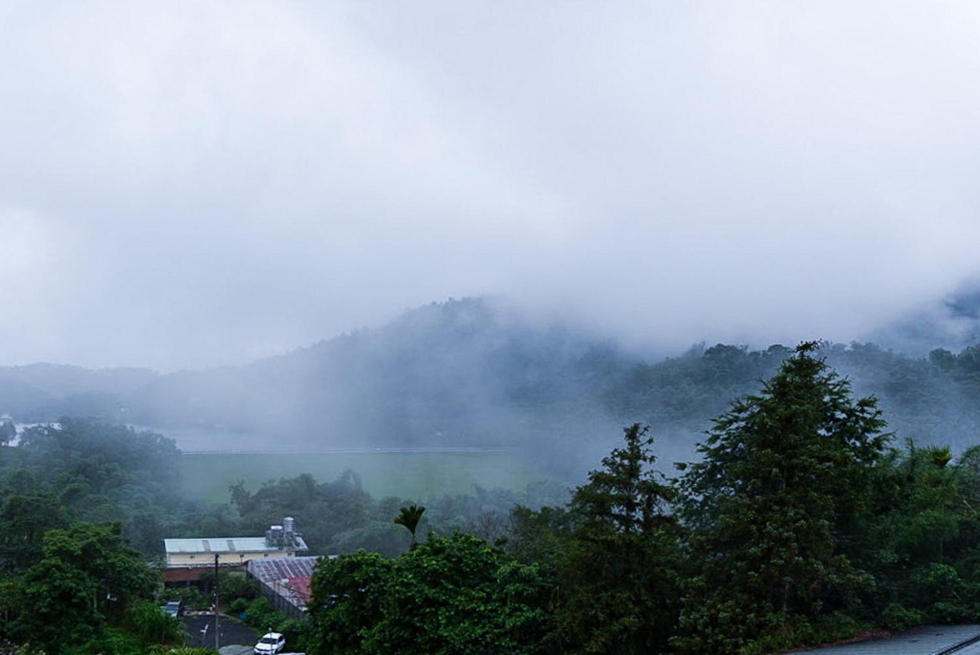 Zhaohong Homestay Юйчи Экстерьер фото